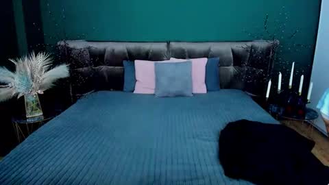 rebecca_diamonds online show from February 5, 2026, 7:35 am