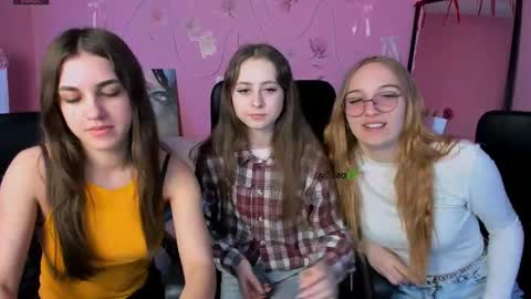 rebecca_smile_ online show from April 16, 2026, 12:06 pm