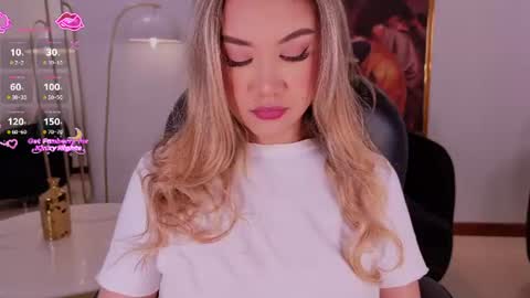 Snapshot of rebeccahudson_ chatting on June 12, 2026, 8:08 pm Rebe online show from June 12, 2026, 8:08 pm