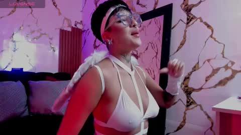 Snapshot of rebeka_baker chatting on October 6, 2025, 12:13 pm REBEKA online show from October 6, 2025, 12:13 pm