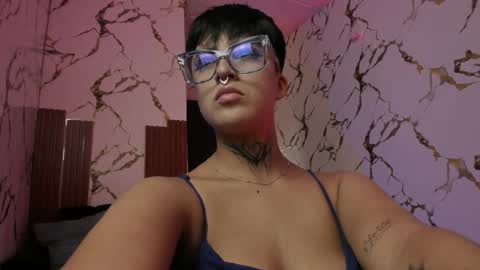 Snapshot of rebeka_baker chatting on November 17, 2025, 12:33 pm REBEKA online show from November 17, 2025, 12:33 pm