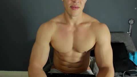 Snapshot of recce_taylor4 chatting on October 29, 2025, 1:52 am twitter REECET26 instagram RECCETAYLOR online show from October 29, 2025, 1:52 am