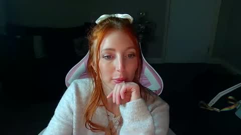 Snapshot of red_firesquirt chatting on January 21, 2025, 10:51 pm Red - online show from January 21, 2025, 10:51 pm