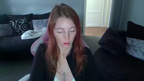 Snapshot of red_firesquirt chatting on April 14, 2026, 8:42 am Red - online show from April 14, 2026, 8:42 am