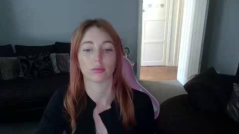 Snapshot of red_firesquirt chatting on April 27, 2026, 11:19 am Red - online show from April 27, 2026, 11:19 am