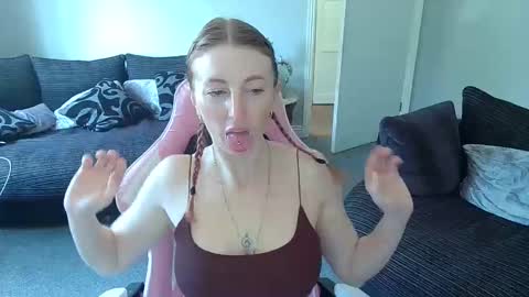 Snapshot of red_firesquirt chatting on April 29, 2026, 8:51 am Red - online show from April 29, 2026, 8:51 am
