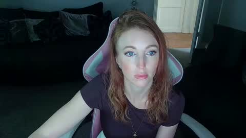 Snapshot of red_firesquirt chatting on May 3, 2026, 5:19 pm Red - online show from May 3, 2026, 5:19 pm