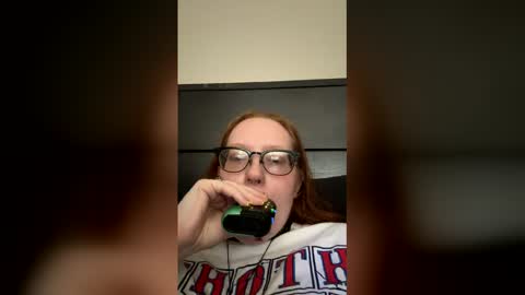 red_hot_foxx03 online show from March 27, 2026, 7:46 pm