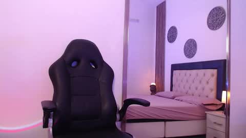 Kitty online show from October 28, 2025, 8:11 pm