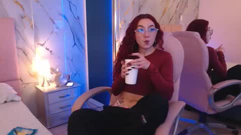 Kitty online show from November 11, 2025, 1:44 pm