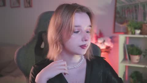 QUEEN OF EVIL online show from December 16, 2024, 5:54 pm