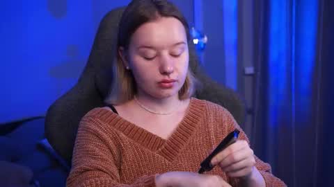 QUEEN OF EVIL online show from October 19, 2025, 2:12 am