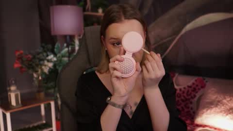 QUEEN OF EVIL online show from October 26, 2025, 2:06 am