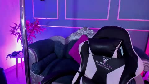 Snapshot of red_star8 chatting on February 13, 2026, 11:28 am online show from February 13, 2026, 11:28 am