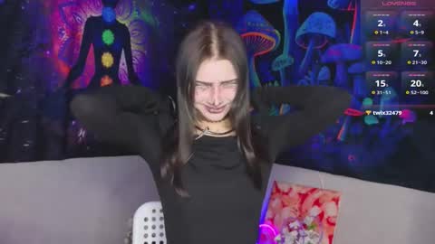 Mia online show from October 31, 2025, 4:02 am