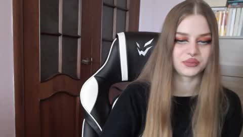 Lily online show from September 22, 2025, 2:24 am