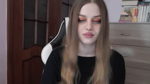 Lily online show from September 24, 2025, 1:20 am