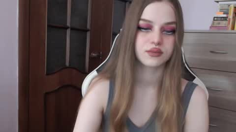 Lily online show from October 7, 2025, 2:42 am