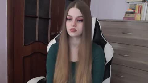 Lily online show from November 8, 2025, 2:45 am