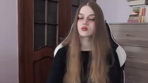 Lily online show from November 14, 2025, 2:32 am