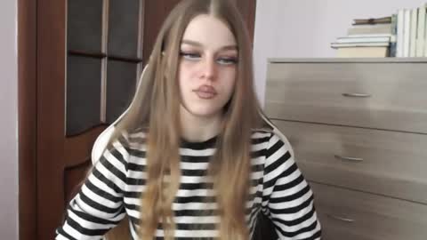 Lily online show from April 4, 2026, 2:32 am