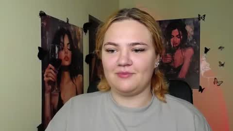 Snapshot of redhotqueen1 chatting on June 14, 2026, 6:04 am Rina online show from June 14, 2026, 6:04 am
