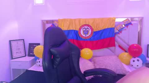 Snapshot of redhotter_ chatting on June 25, 2026, 8:13 pm Lili Lopez online show from June 25, 2026, 8:13 pm