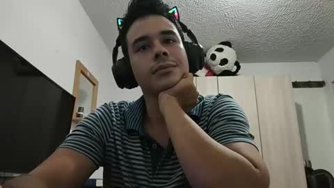 Snapshot of redsoul951869 chatting on October 7, 2025, 4:09 am RedsoulReaver online show from October 7, 2025, 4:09 am