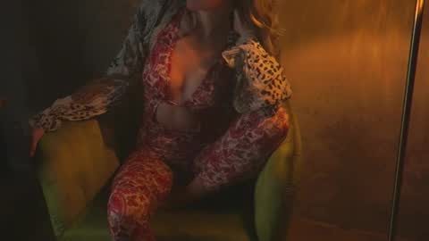 Red online show from October 18, 2025, 9:04 pm