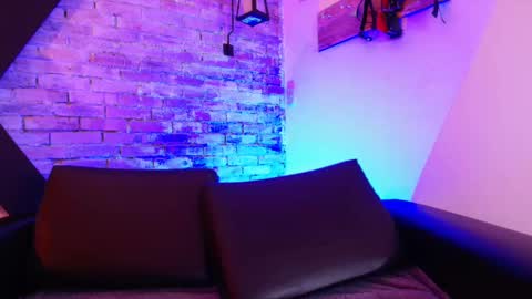   online show from September 28, 2025, 12:10 pm