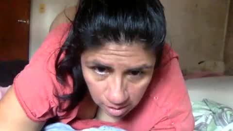 Snapshot of redwinelipss chatting on October 15, 2025, 5:02 pm redwinelipss online show from October 15, 2025, 5:02 pm