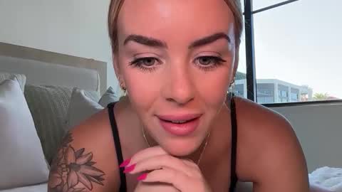 reecemariexx online show from February 2, 2026, 6:50 pm
