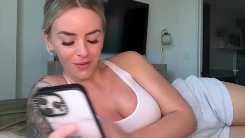 reecemariexx online show from February 20, 2026, 4:51 pm