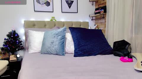 Snapshot of reese_yanella chatting on December 22, 2024, 6:26 pm Yanella online show from December 22, 2024, 6:26 pm