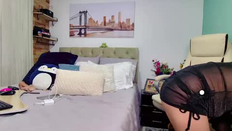 Snapshot of reese_yanella chatting on February 24, 2025, 7:09 pm Yanella online show from February 24, 2025, 7:09 pm