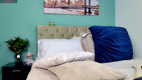 Snapshot of reese_yanella chatting on October 24, 2025, 9:00 pm Yanella online show from October 24, 2025, 9:00 pm