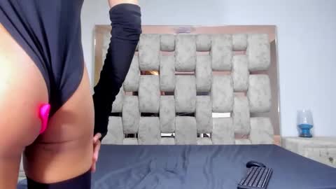 Regantaylor online show from November 27, 2025, 1:57 pm