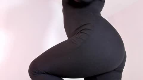 Snapshot of regina_noctixx chatting on October 24, 2025, 10:50 pm Regina online show from October 24, 2025, 10:50 pm