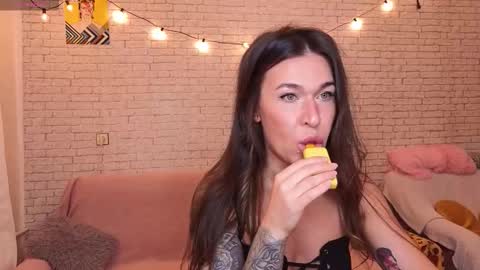 ReginaHawkinss online show from October 9, 2025, 10:02 am