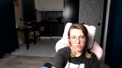 Regina online show from September 19, 2025, 1:18 am