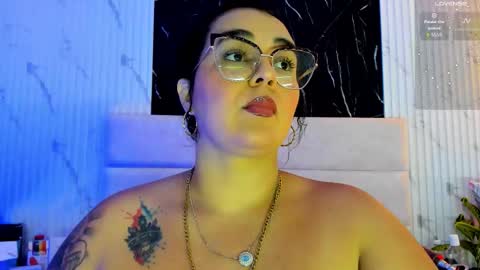 reginavegaa online show from October 10, 2025, 11:42 am