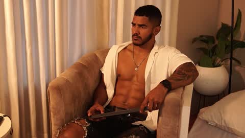 Snapshot of reik_von chatting on October 16, 2025, 12:17 pm Reik online show from October 16, 2025, 12:17 pm