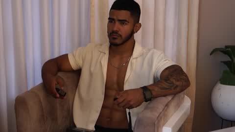 Snapshot of reik_von chatting on October 18, 2025, 12:06 pm Reik online show from October 18, 2025, 12:06 pm