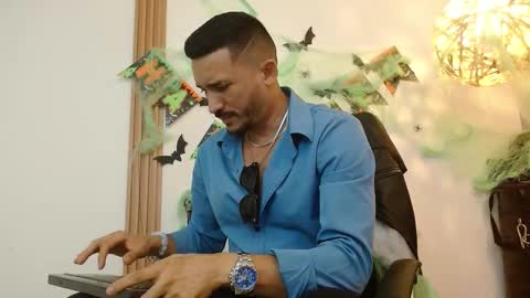   REIKO  online show from October 13, 2025, 8:09 pm