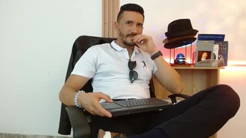   REIKO  online show from November 29, 2025, 7:50 pm