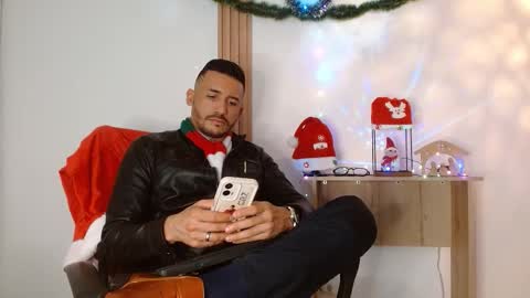   REIKO  online show from December 2, 2025, 5:19 pm