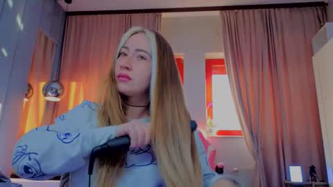 reina cummings online show from November 24, 2025, 7:19 am