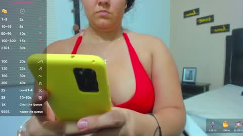 Snapshot of reina_loren chatting on January 14, 2025, 12:54 am reina_loren online show from January 14, 2025, 12:54 am