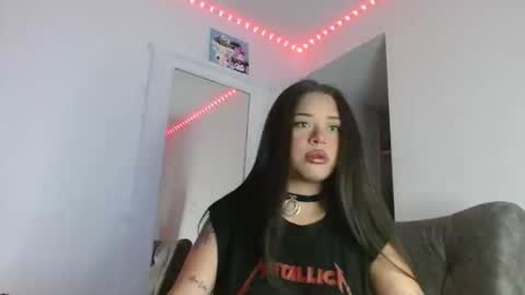 reina_reina online show from October 17, 2025, 11:29 pm