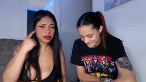 reina_reina online show from April 30, 2026, 3:35 am